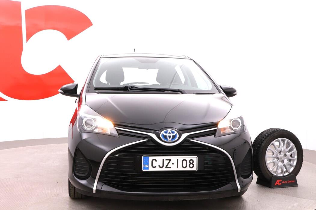 TOYOTA Yaris 2015