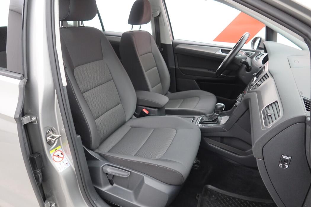 VOLKSWAGEN Golf Sportsvan 2017