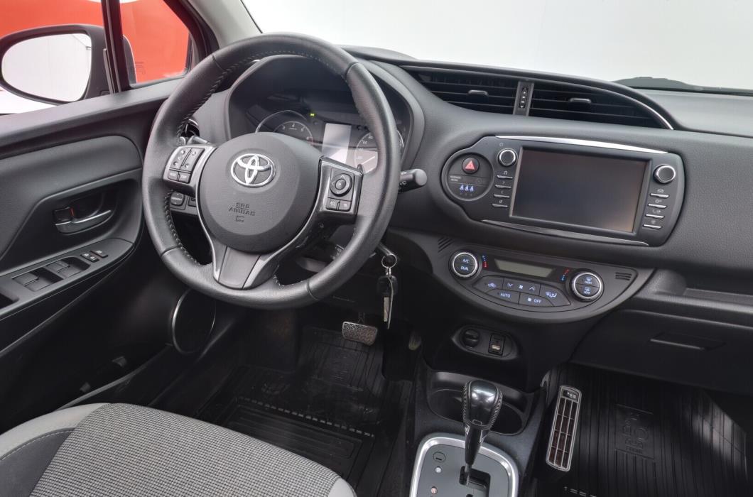 TOYOTA Yaris 2019