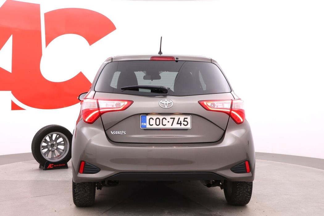TOYOTA Yaris 2019