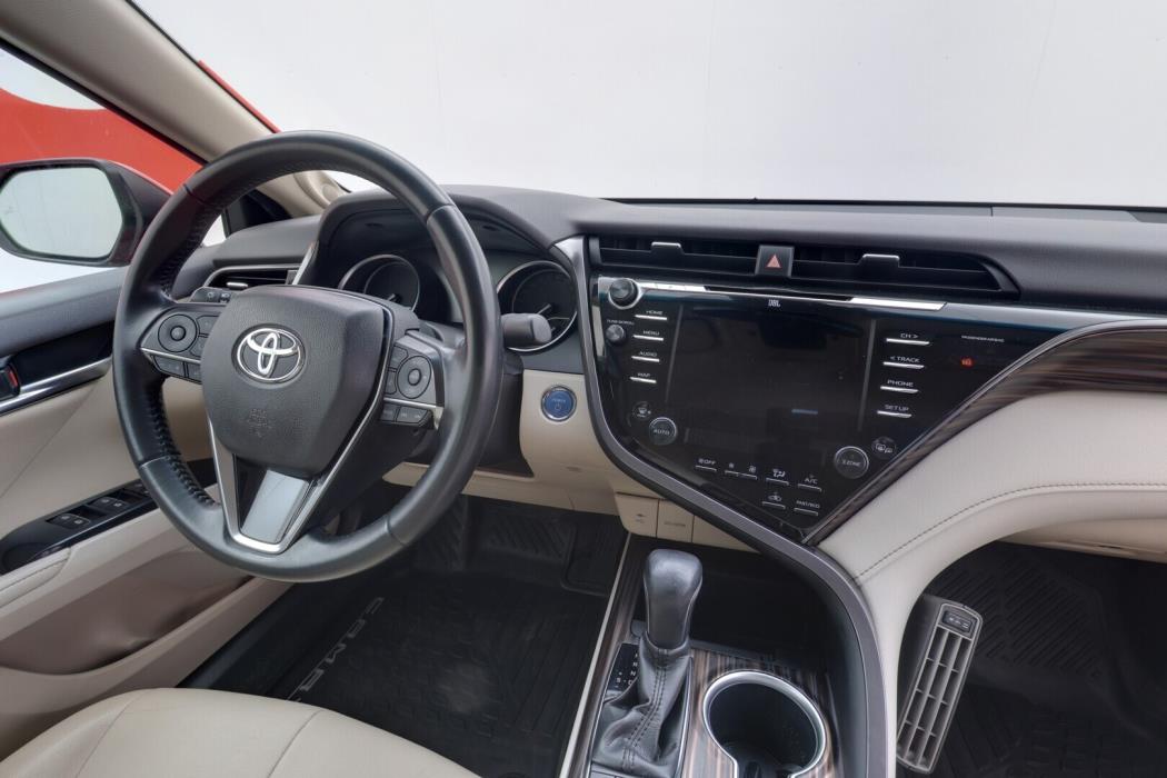 TOYOTA Camry 2019