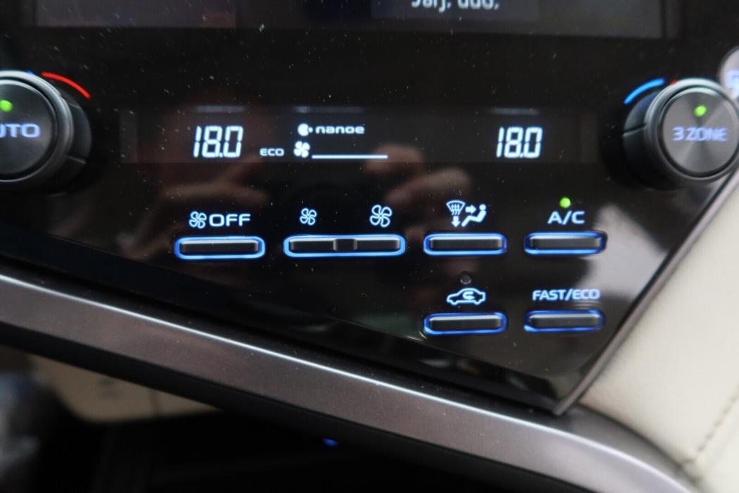 TOYOTA Camry 2019