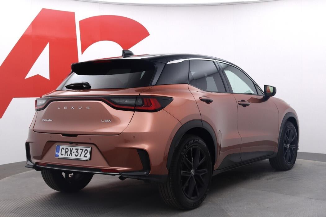LEXUS LBX 2025