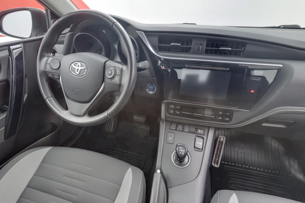 TOYOTA Auris 2015