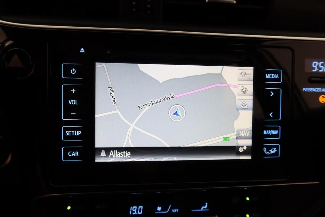 TOYOTA Auris 2015