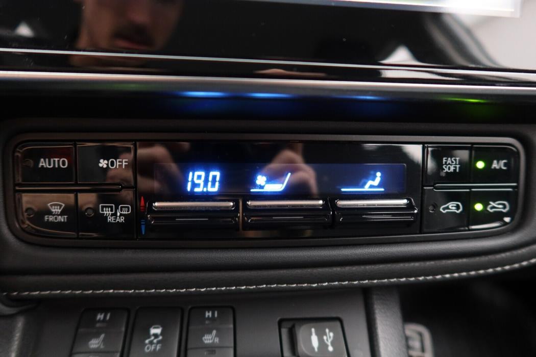 TOYOTA Auris 2015