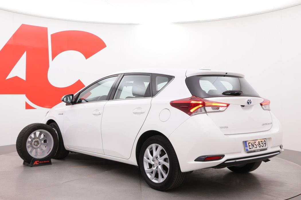 TOYOTA Auris 2015