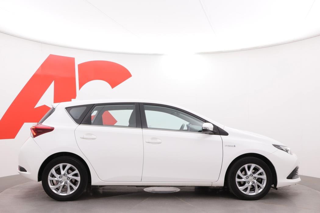 TOYOTA Auris 2015