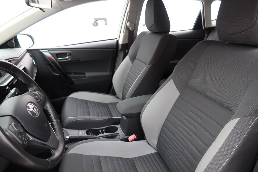 TOYOTA Auris 2015