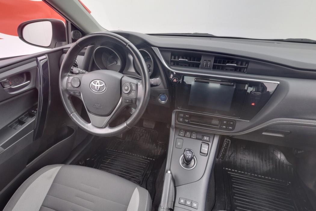 TOYOTA Auris 2016
