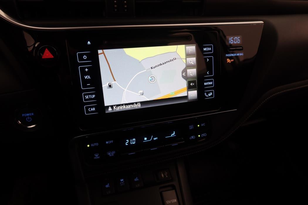TOYOTA Auris 2016