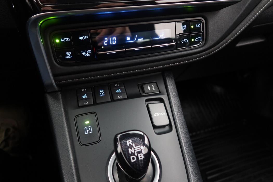 TOYOTA Auris 2016