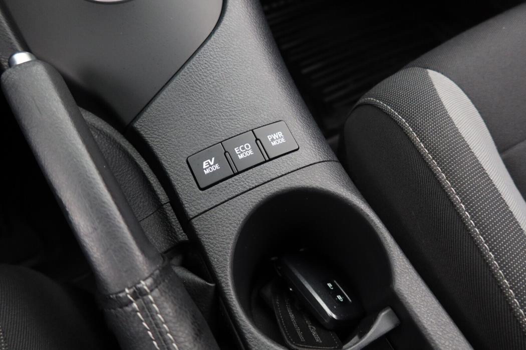 TOYOTA Auris 2016