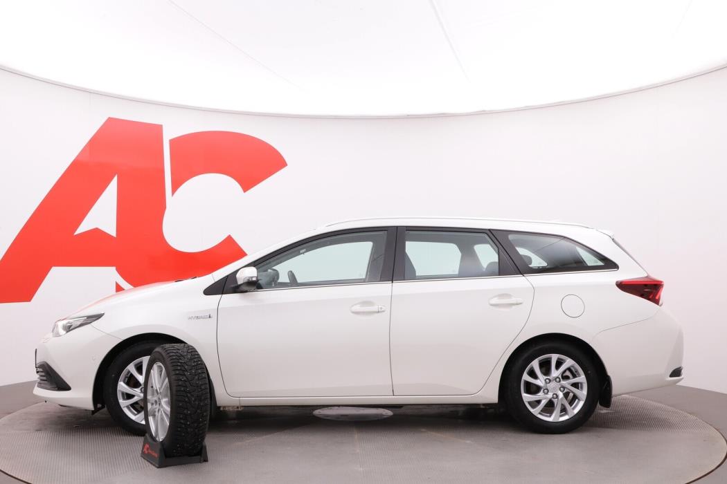 TOYOTA Auris 2016