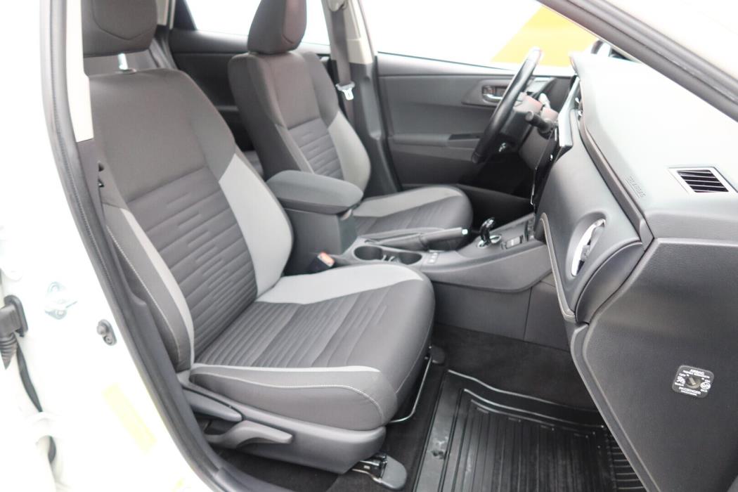 TOYOTA Auris 2016