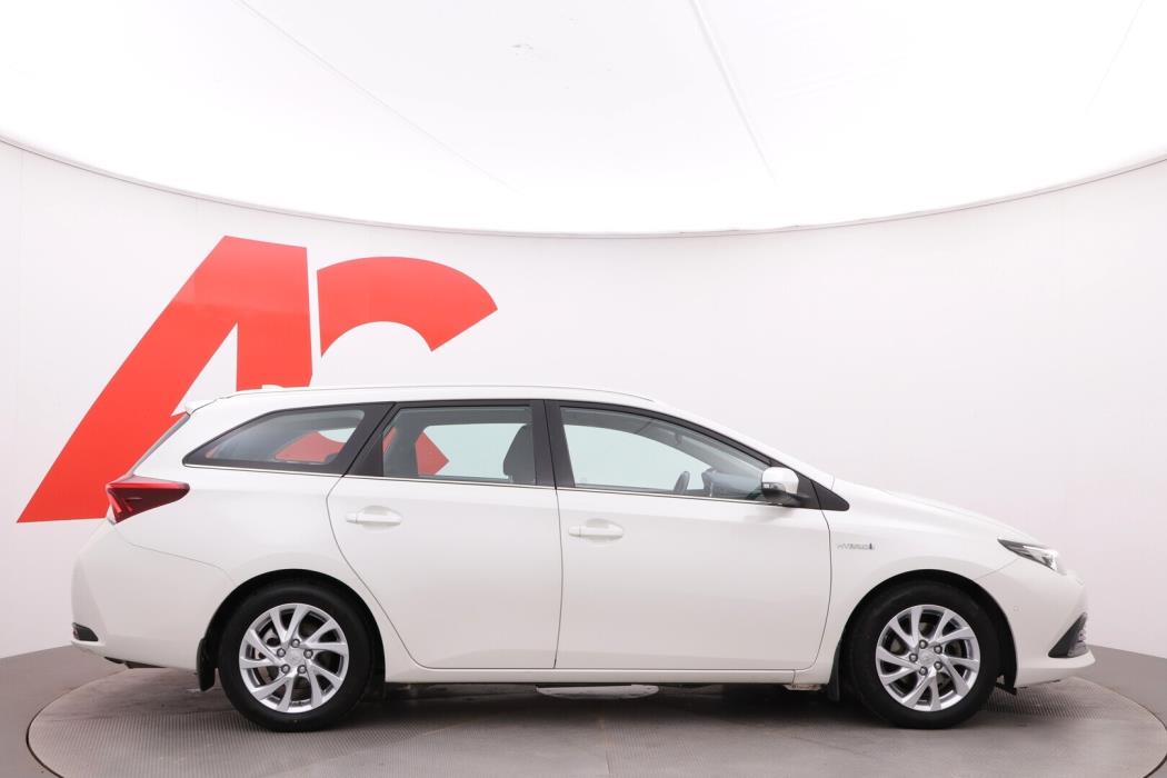 TOYOTA Auris 2016