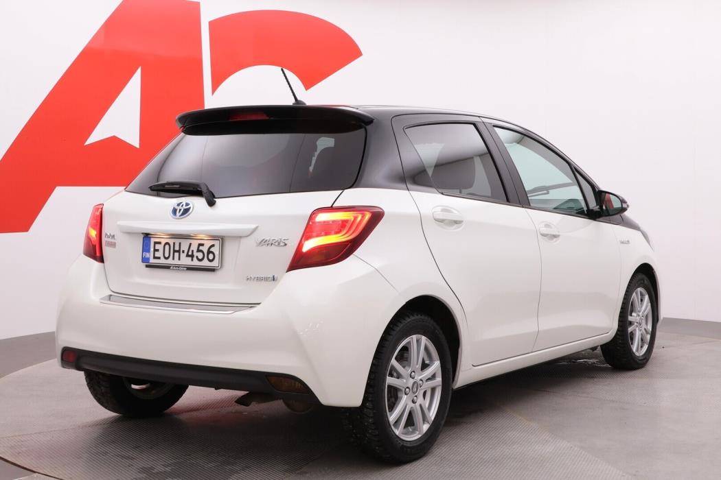 TOYOTA Yaris 2016