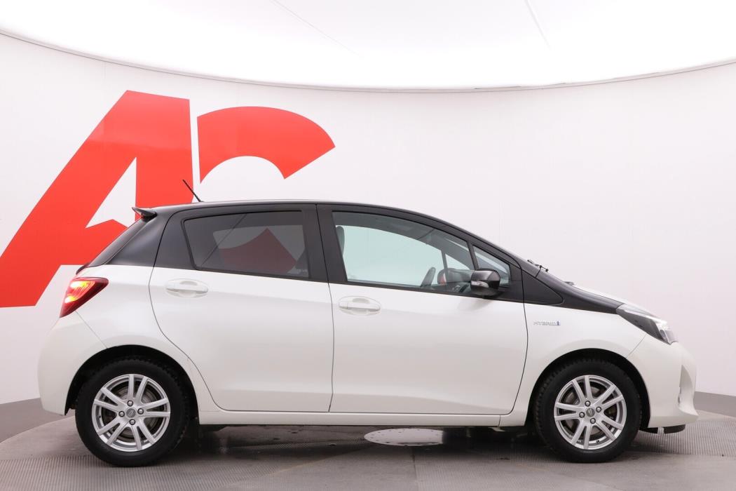 TOYOTA Yaris 2016