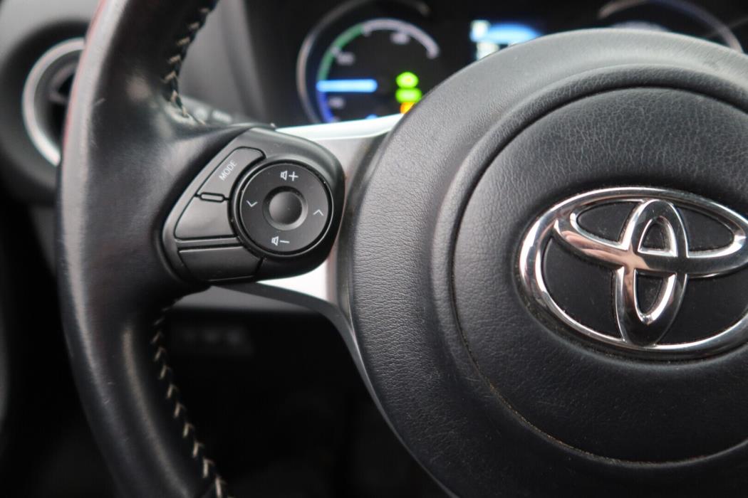 TOYOTA Yaris 2019