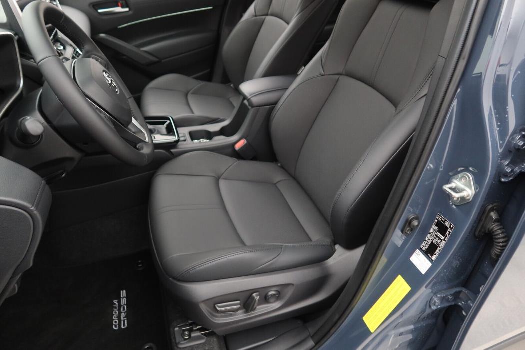 TOYOTA Corolla Cross 2025