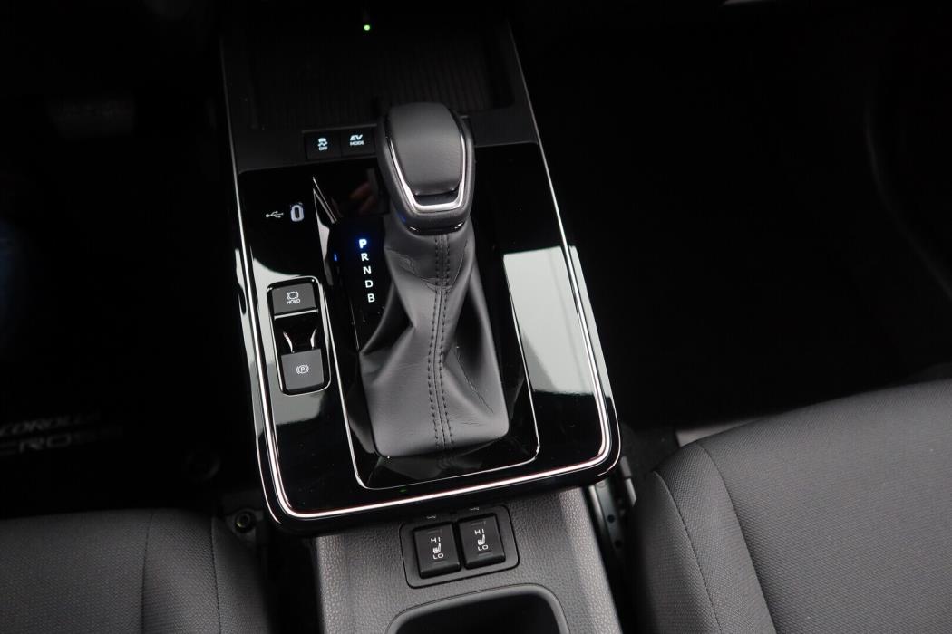 TOYOTA Corolla Cross 2025