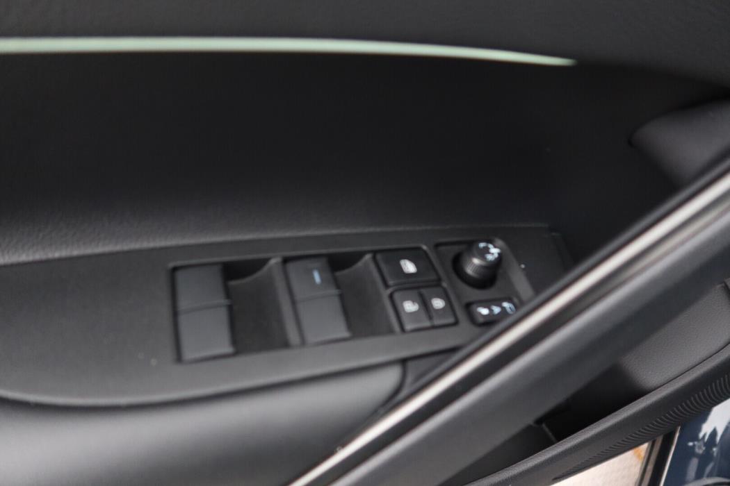 TOYOTA Corolla Cross 2025