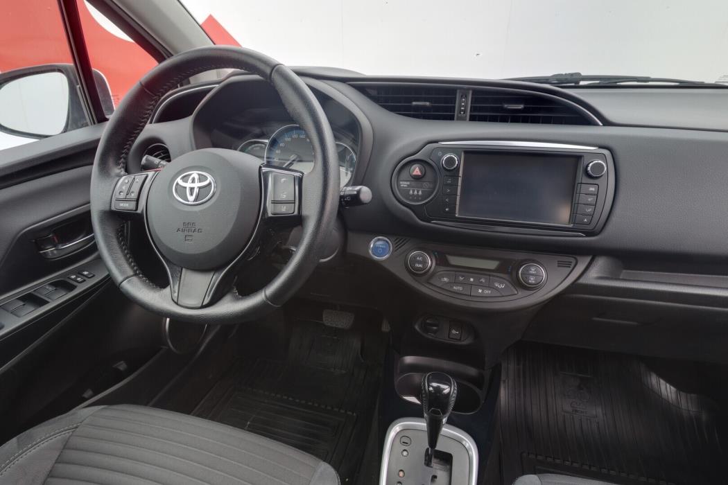 TOYOTA Yaris 2016