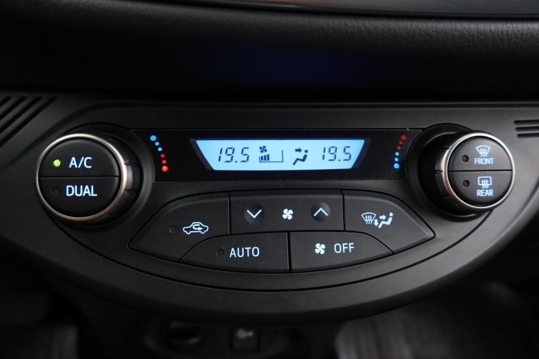 TOYOTA Yaris 2016