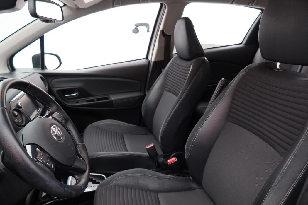 TOYOTA Yaris 2016