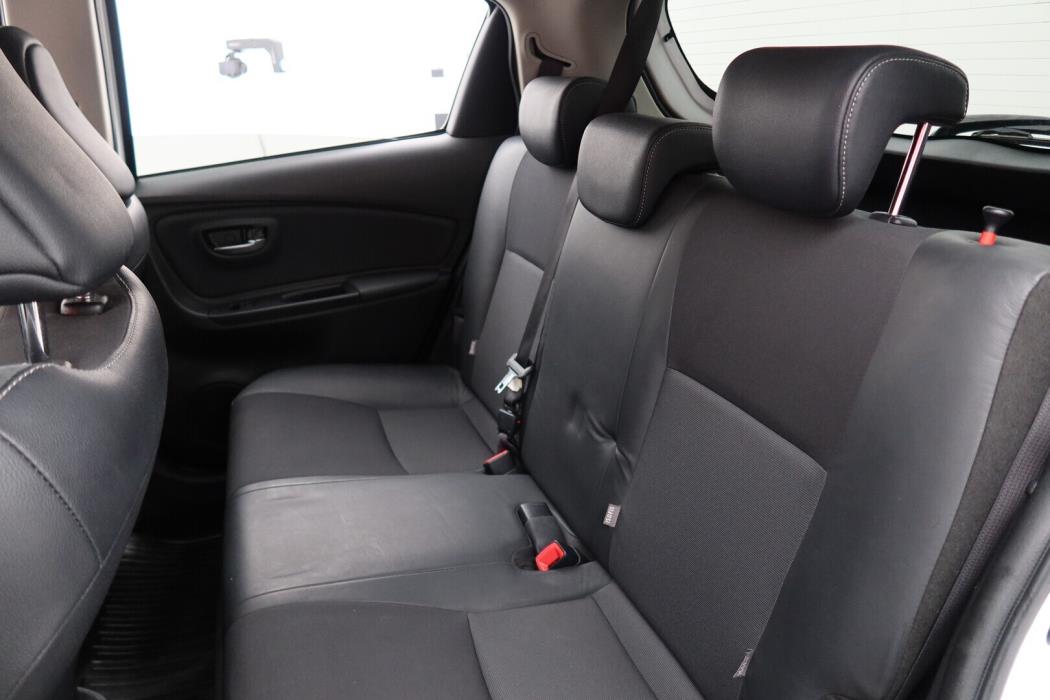 TOYOTA Yaris 2016