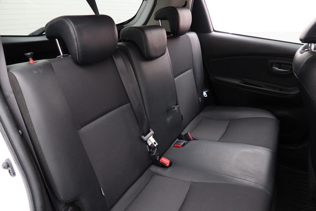 TOYOTA Yaris 2016