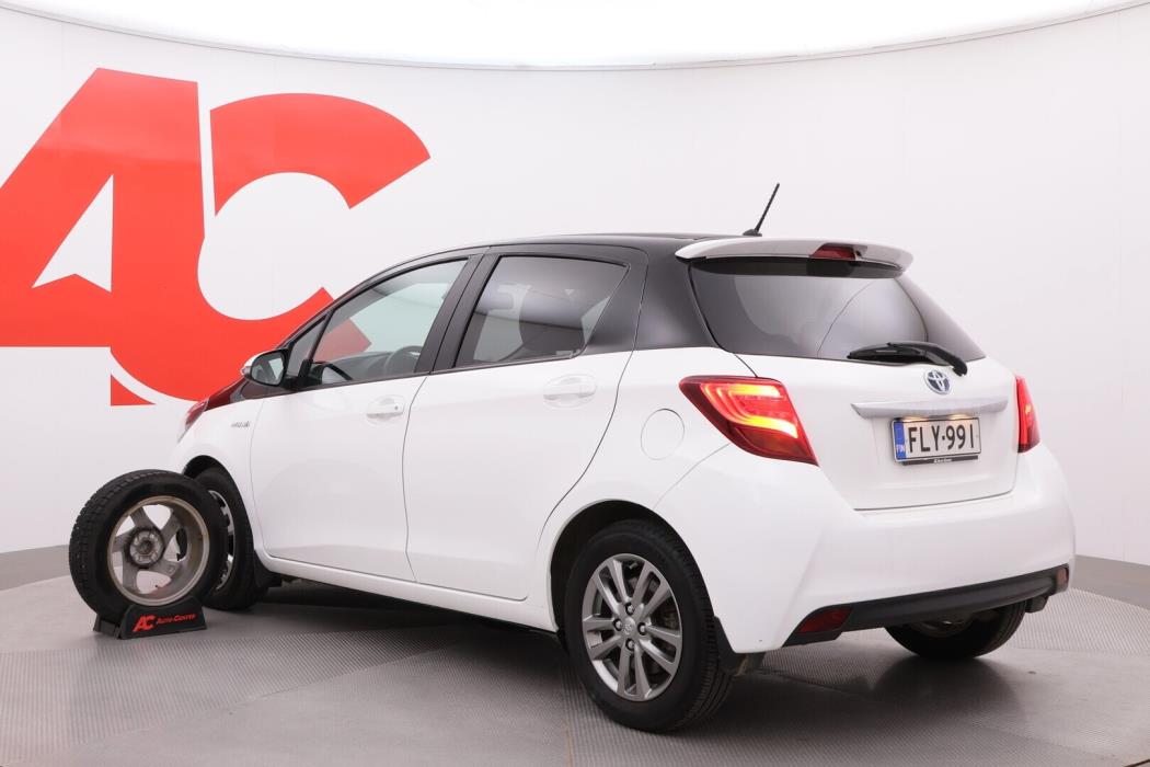 TOYOTA Yaris 2016