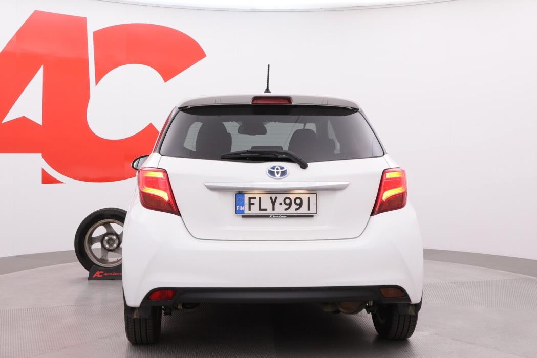 TOYOTA Yaris 2016