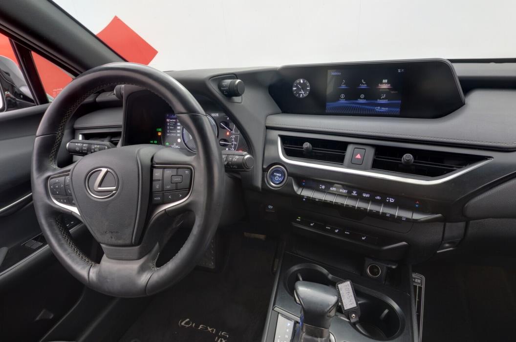 LEXUS UX 2020