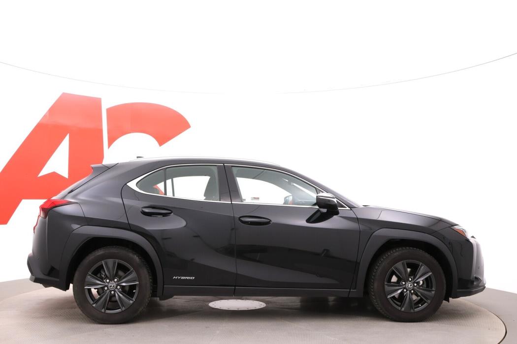 LEXUS UX 2020