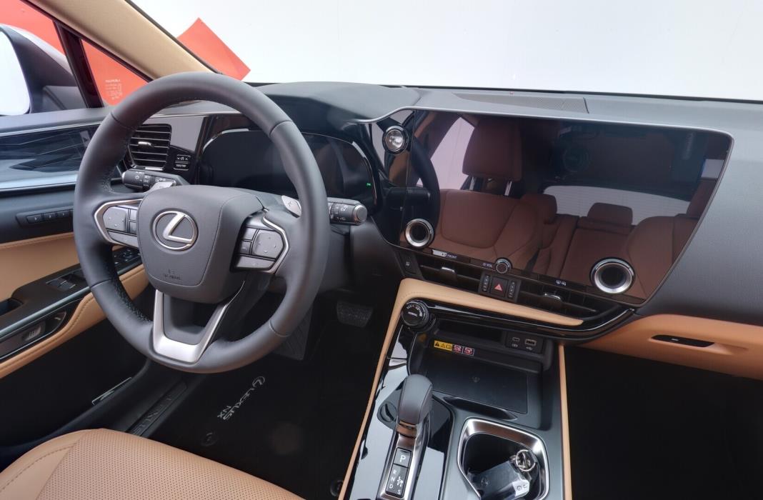 LEXUS NX 2025