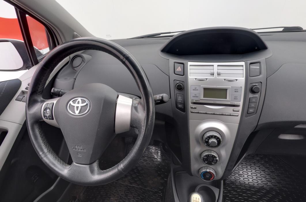 TOYOTA Yaris 2007