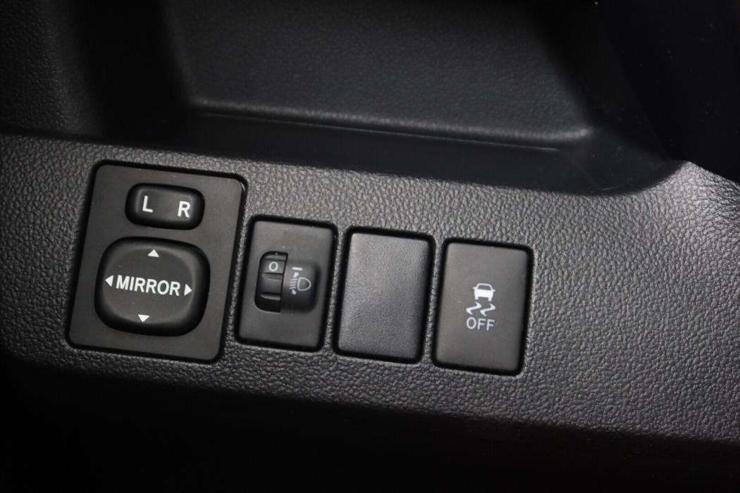 TOYOTA Verso-S 2011