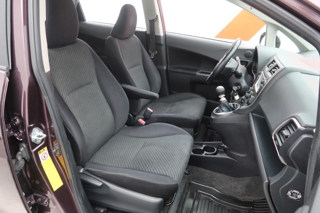 TOYOTA Verso-S 2011