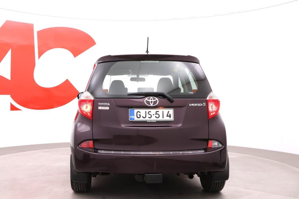 TOYOTA Verso-S 2011