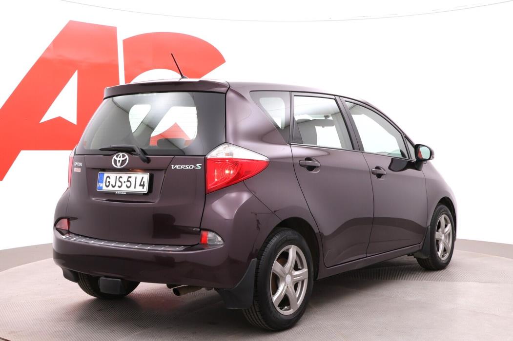 TOYOTA Verso-S 2011