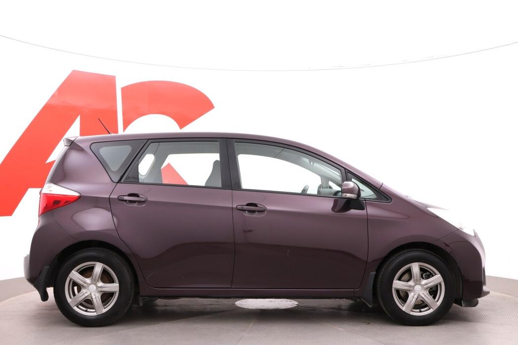 TOYOTA Verso-S 2011