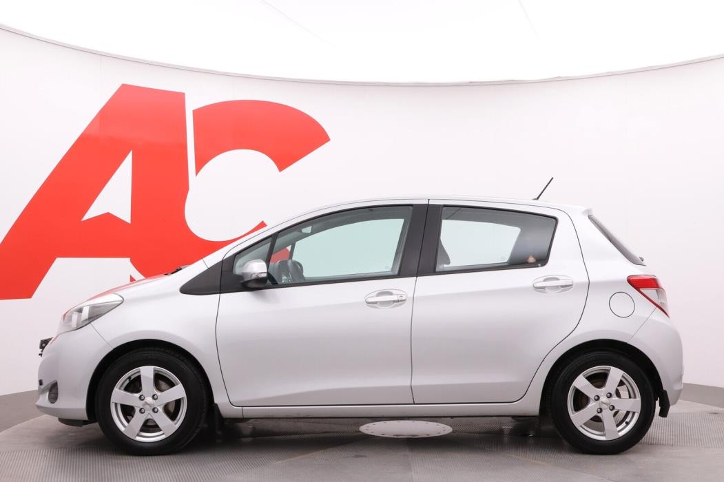 TOYOTA Yaris 2012