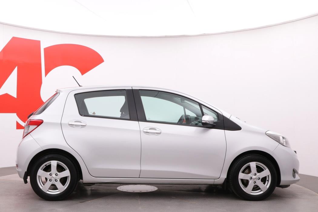 TOYOTA Yaris 2012