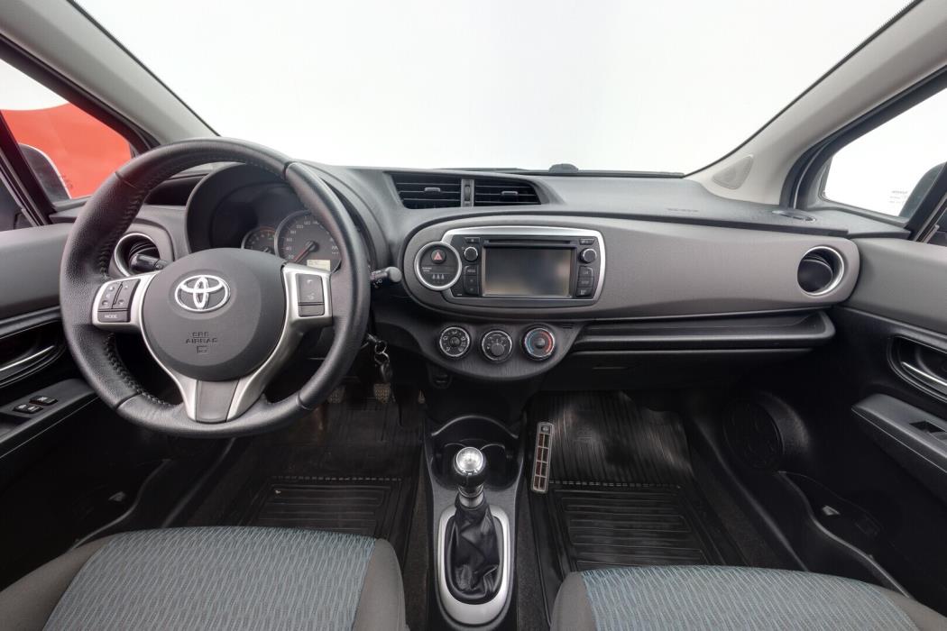 TOYOTA Yaris 2012