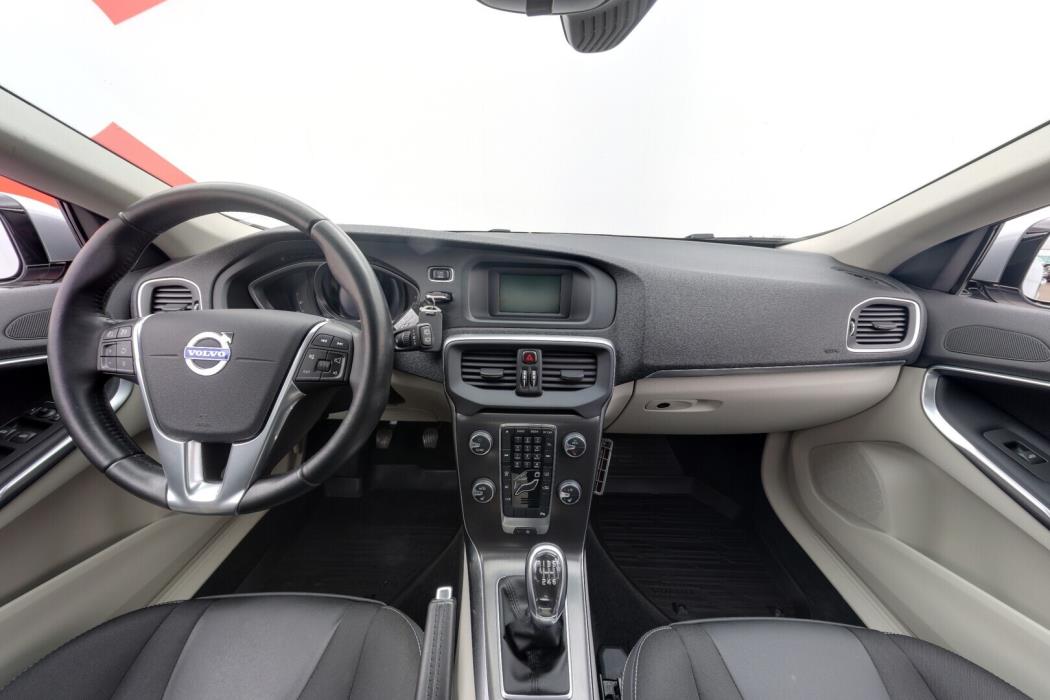 VOLVO V40 2013