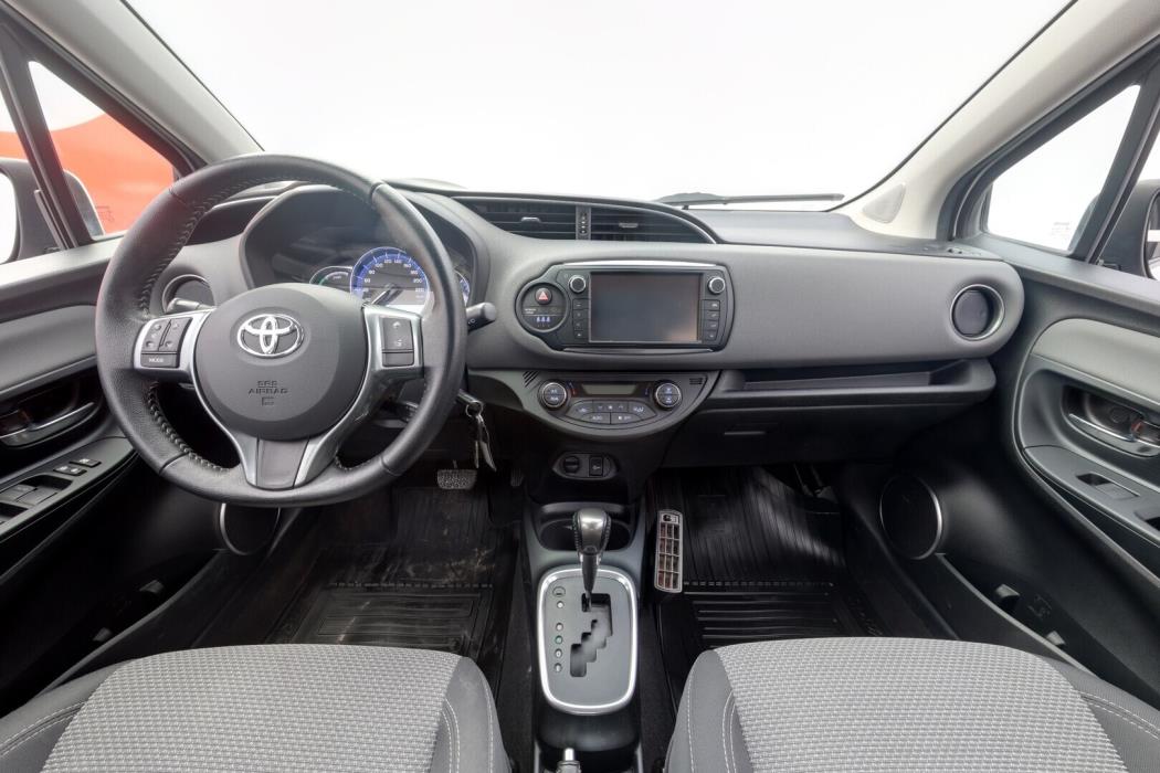 TOYOTA Yaris 2016