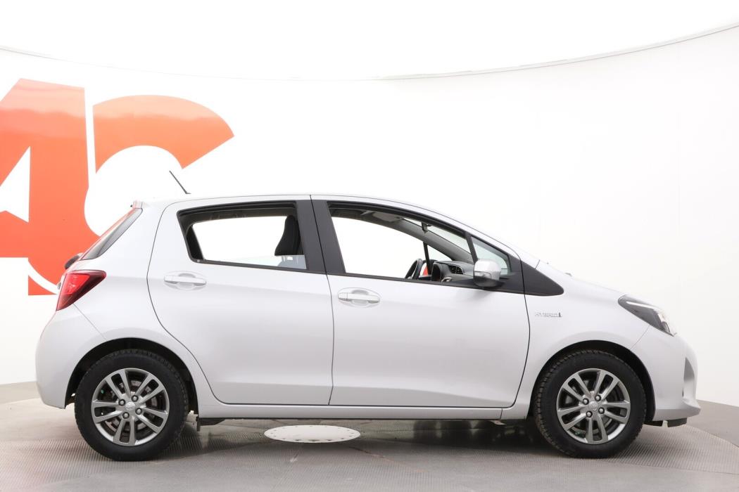 TOYOTA Yaris 2016