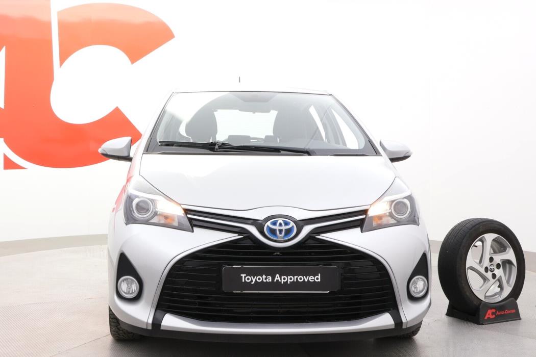 TOYOTA Yaris 2016