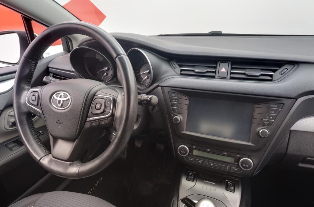 TOYOTA Avensis 2016